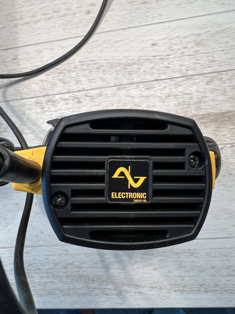 Toutes les machines: DEWALT Oberfräse DW 615 – D'occasion à Huttwil par luk_9tdh 3