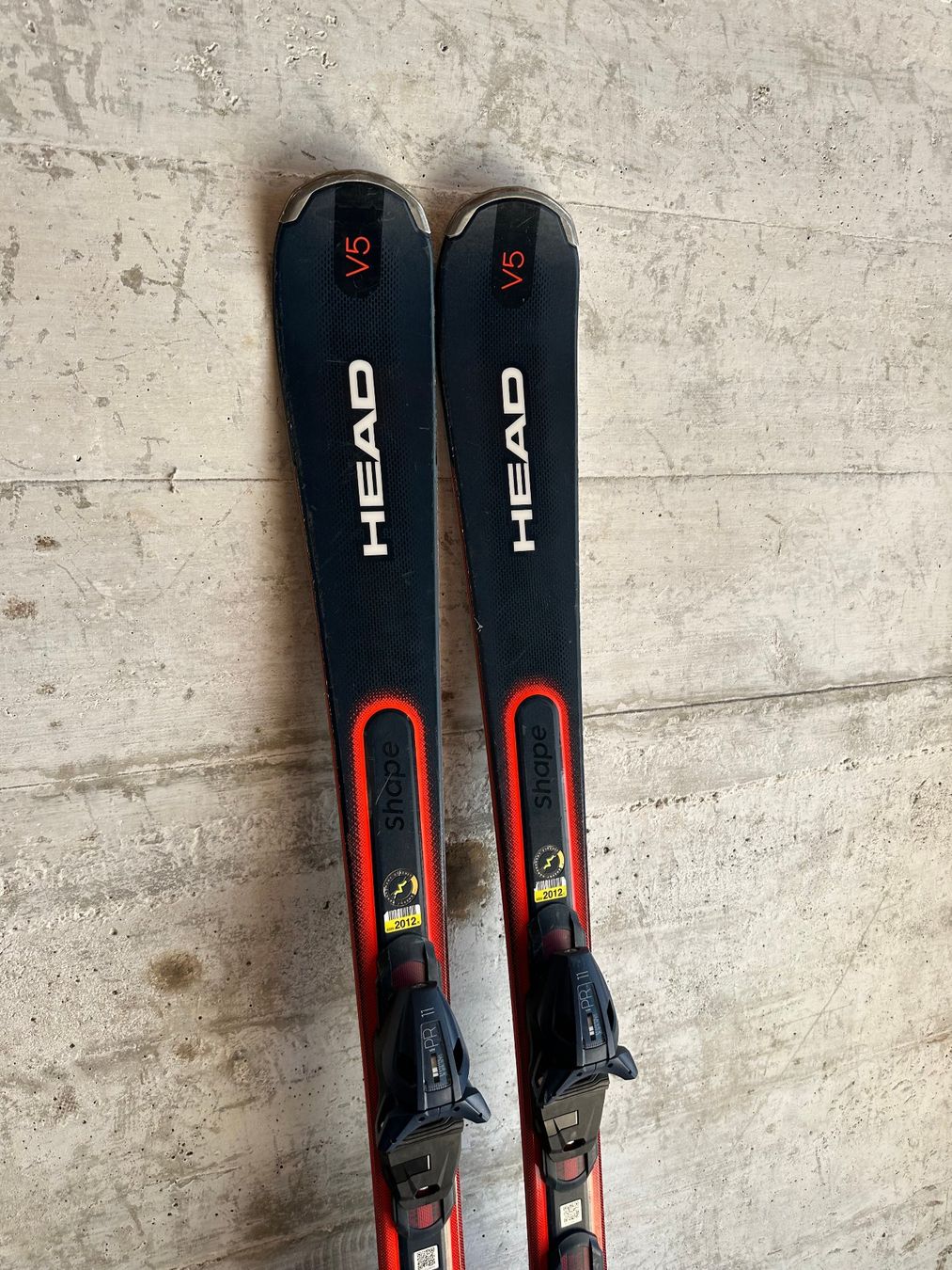 Head Skis: Head V-Shape Ski 149CM – Gebraucht aus Emmenbrücke von karkarkar 1
