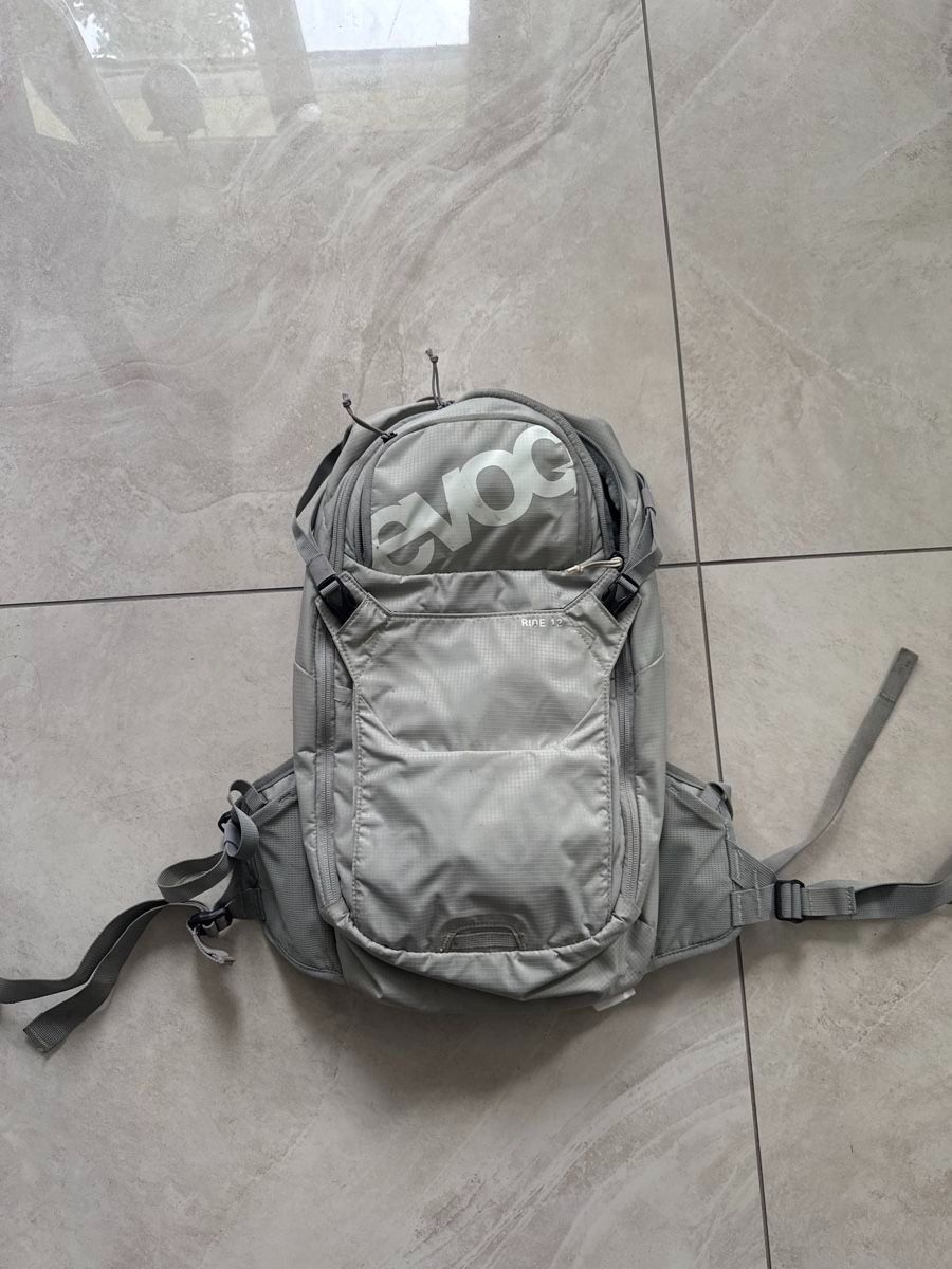 Evoc Rucksäcke: Evoc Rucksack – Gebraucht aus Flims Waldhaus von lenasarah
