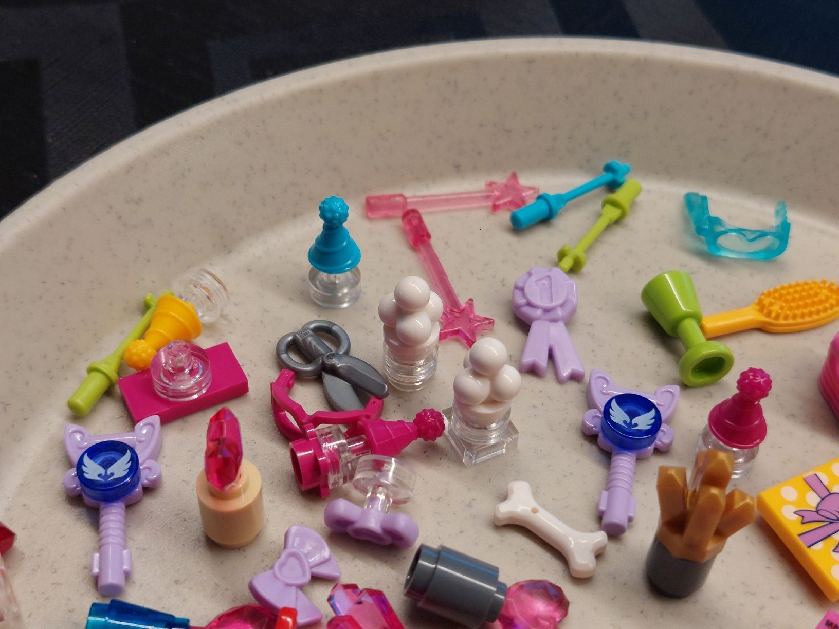 Lego Spielzeuge: Lego Geschenke,  Haarbürste,  Eis, Edelsteine  – Gebraucht aus Zetzwil von sti_x9xf 2