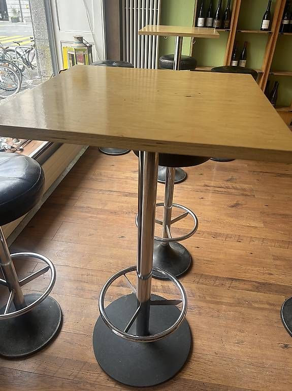Sgabelli: Barhocker 11 Stk, 3 Bartische – Usato da Stans venduto da Benzen 1