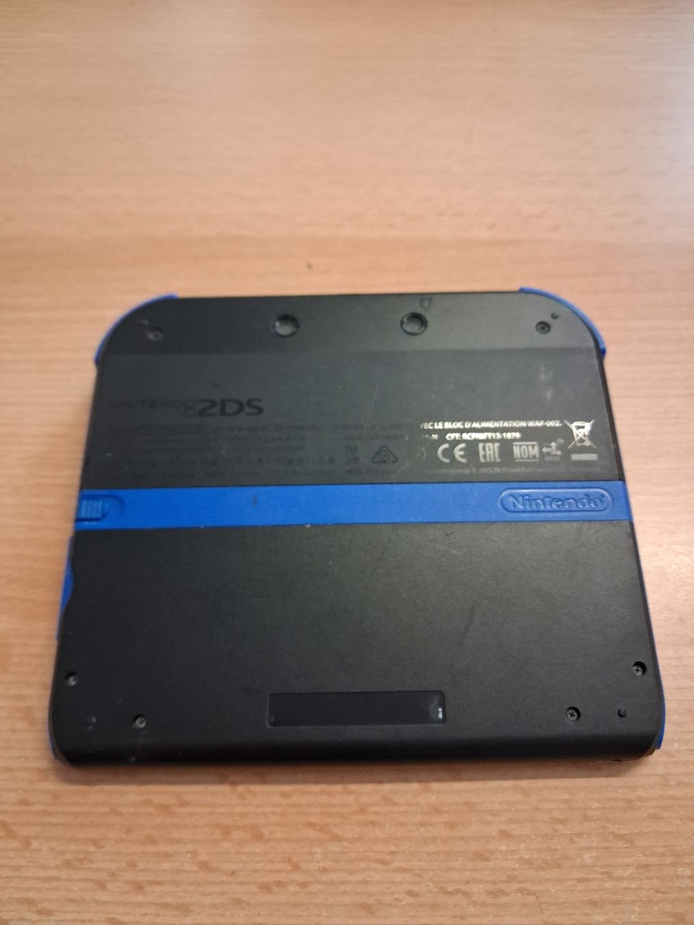 Nintendo Console: Nintendo 2 ds avec stylet et chargeur  – Usato da La Chaux-de-Fonds venduto da syl_lvy2 2