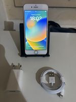 iPhone 8, 64GB, Gold. État comme neuf avec batterie à 94%. 