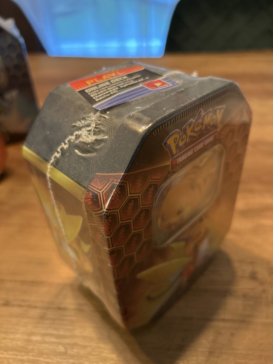 Pokémon Sammelbilder & Trading cards: Hidden Fates Tins – Neu und originalverpackt aus Stüsslingen von  3