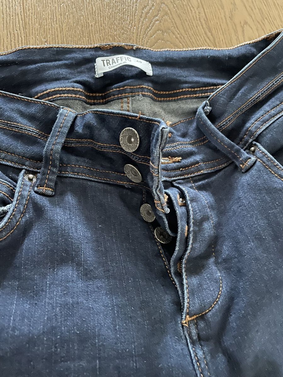 Jeans: Dunkelblaue Jeans mit Fransen, Grösse 40 – Gebraucht aus Gümligen von ani_c7v6 2