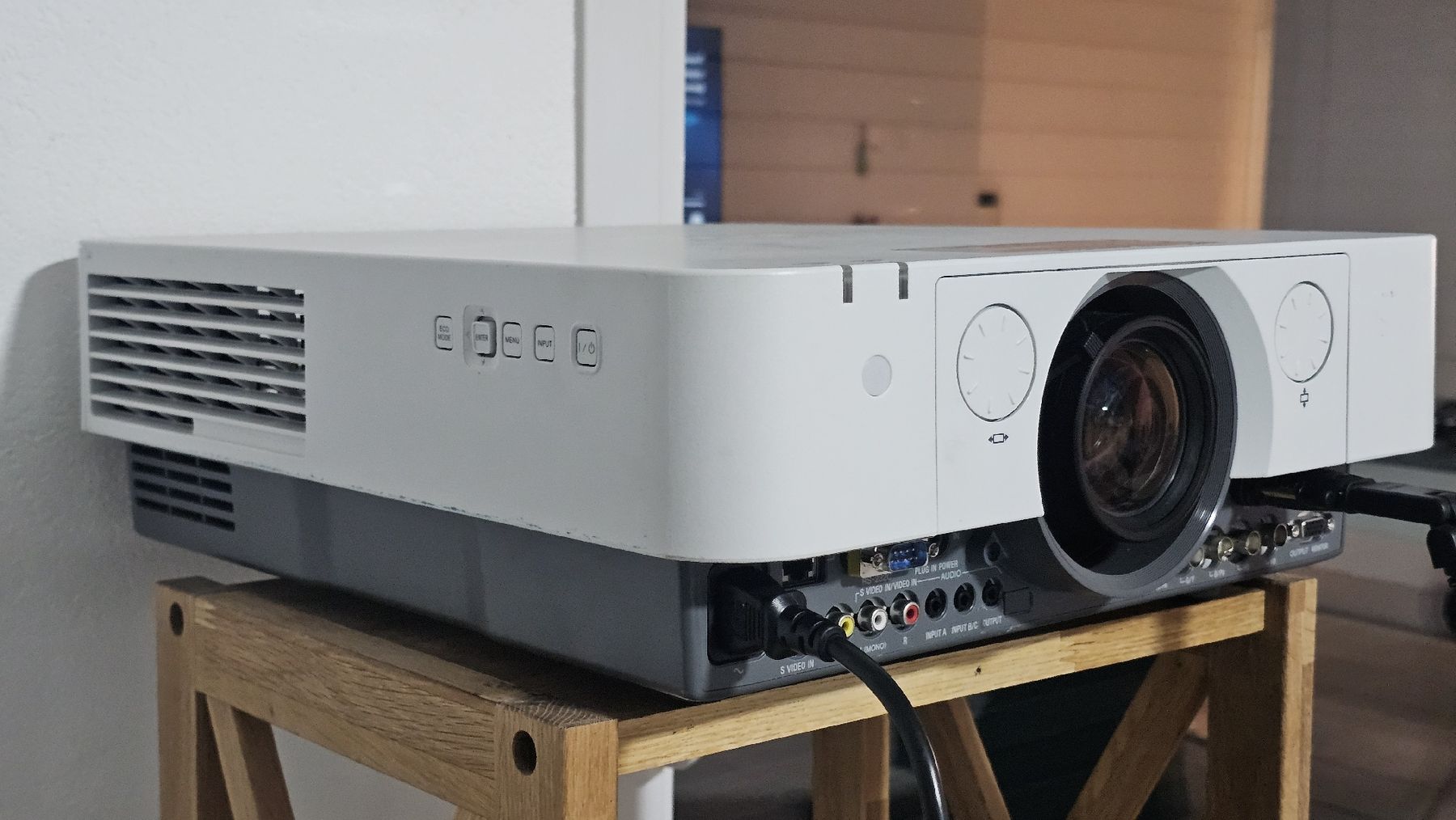 Sony Proiettori: Beamer Sony VPL-FX35 – Usato da Aproz (Nendaz) venduto da Svet_f 4