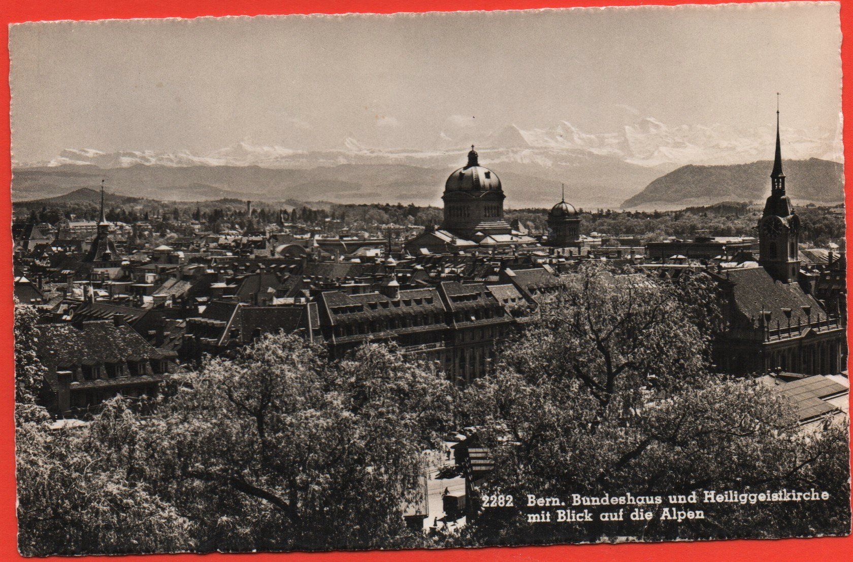 Cartoline postali: BERN Bundeshaus und Heiliggeistkirche – Usato da Jona venduto da philajona