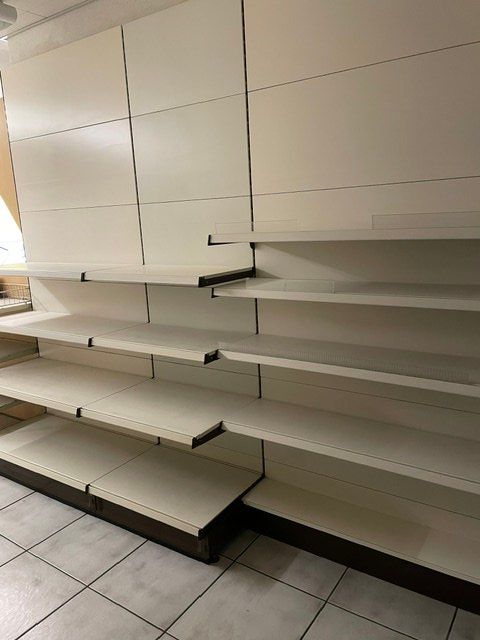 Scaffali: Etagères métalliques – Usato da Saignelégier venduto da COX07 3