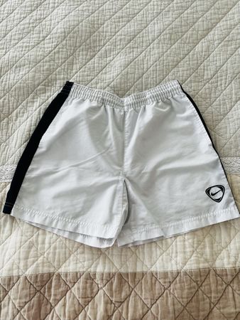 Nike Shorts weiss schwarz elastischer Bund guter Zustand