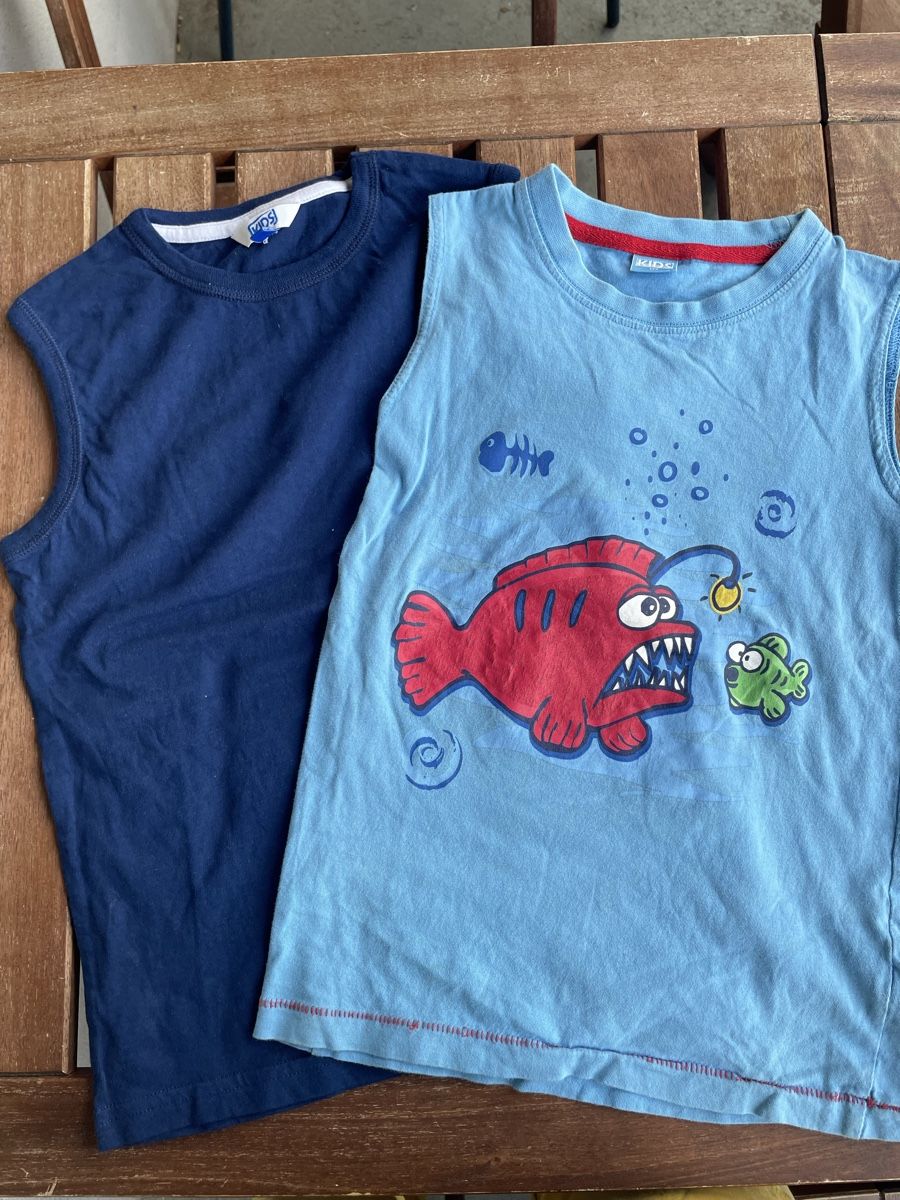 Camicie, T-shirt & Polo: 2xTank Tops Gr. 128 Tiefseefisch blau – Usato da Bern venduto da brup 2