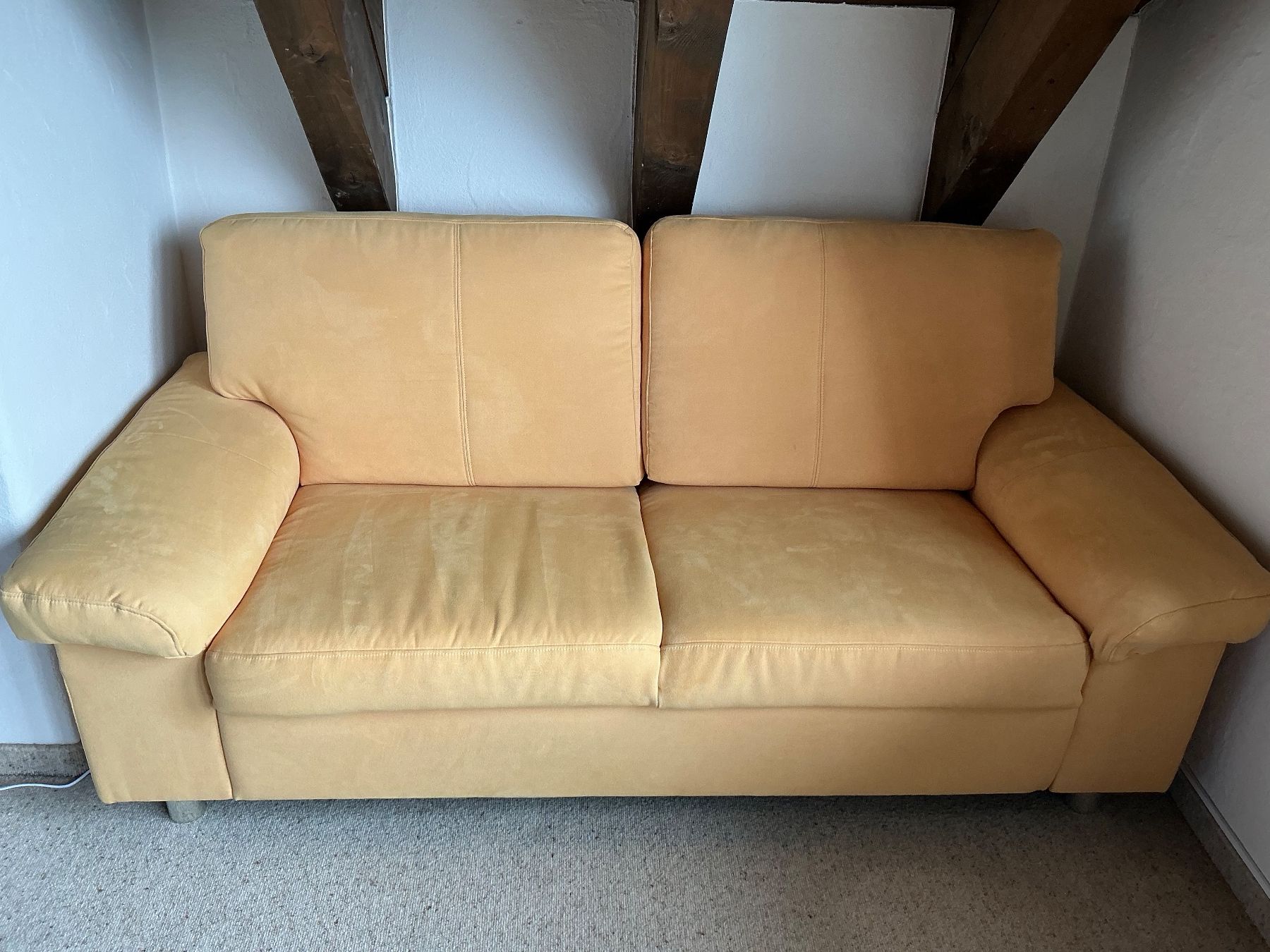 Divani: Sofa, super Zustand, Microfaserbezug, gelb, abwaschbar. – Usato da Neerach venduto da Amtrak283 4