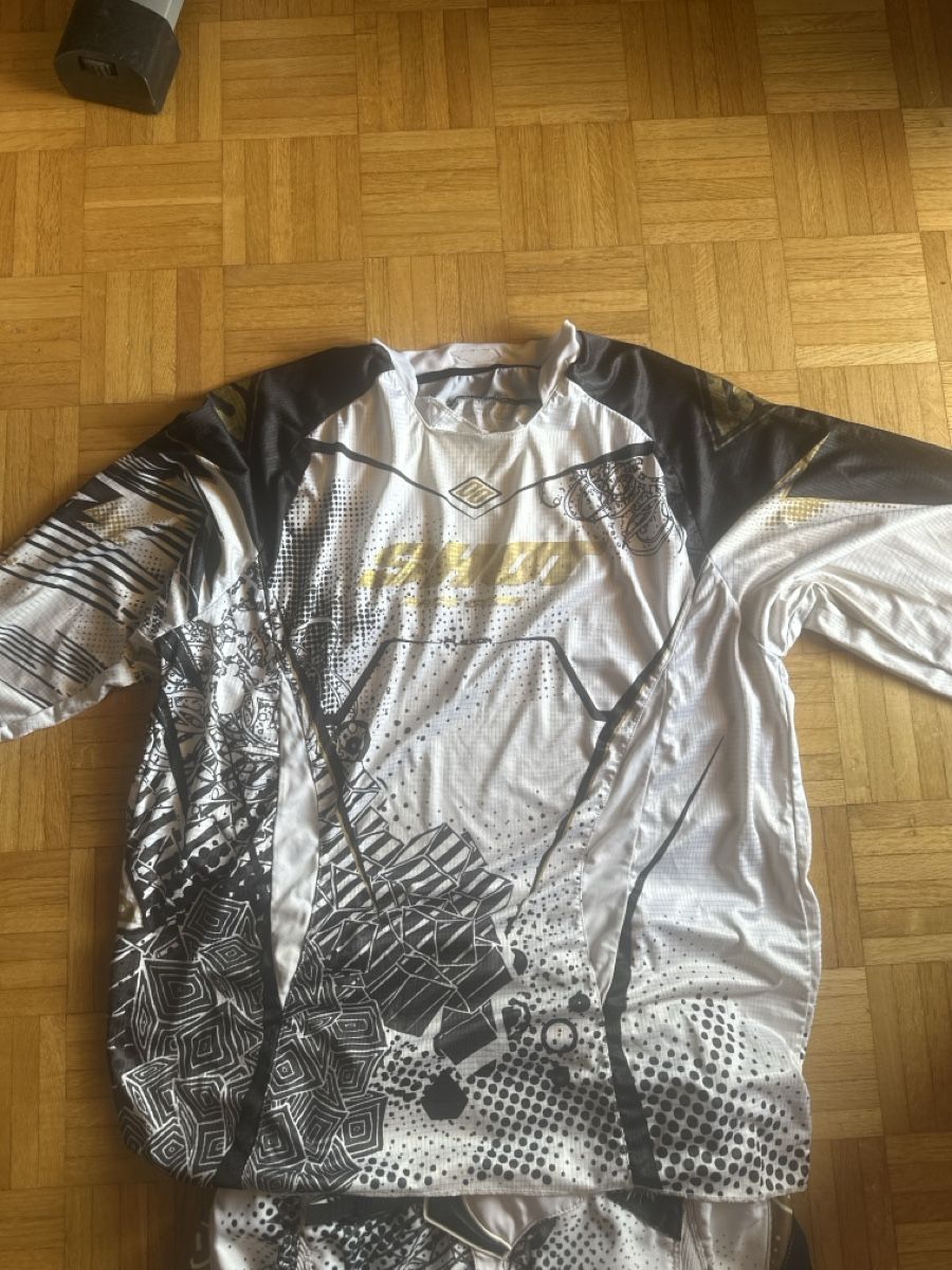 Lotti di vestiti: Ensemble de motocross, SHOT, taille M/34 – Usato da Blonay venduto da Adrien_Pedro 1