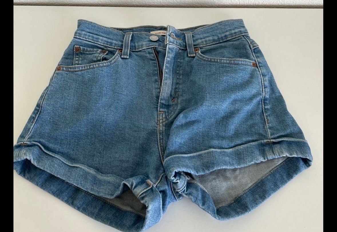 Levi's Jeans: Shorts Levi's A-Line 25 – Neu (gemäss Beschreibung) aus Zürich von dil_mdn7 1