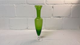 Elegante grüne Glasvase für stilvolle Dekoration! ✨🌿