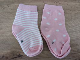 Neue Mädchensocken, Grösse 20