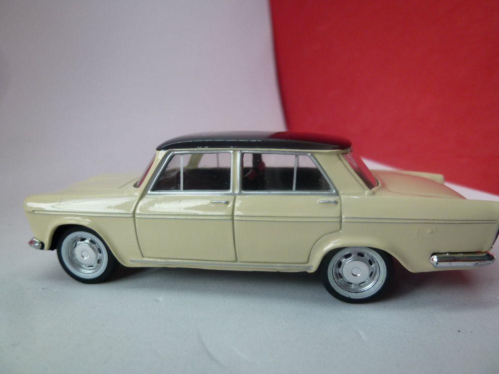 1/43 NOREV N°38 FIAT 2300 Berline Voiture Miniature Collection Jouet