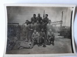 Alte Foto Gruppe Arbeiter Fabrik Arbeitsplatz Vintage 1929