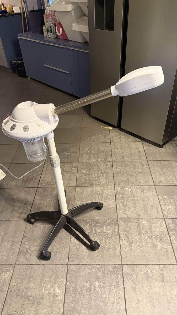 Cura del viso: Professionelle Gesichts-Dampfer mit Stativ & Lampe! – Usato da Gipf-Oberfrick venduto da Rogero_1965 6