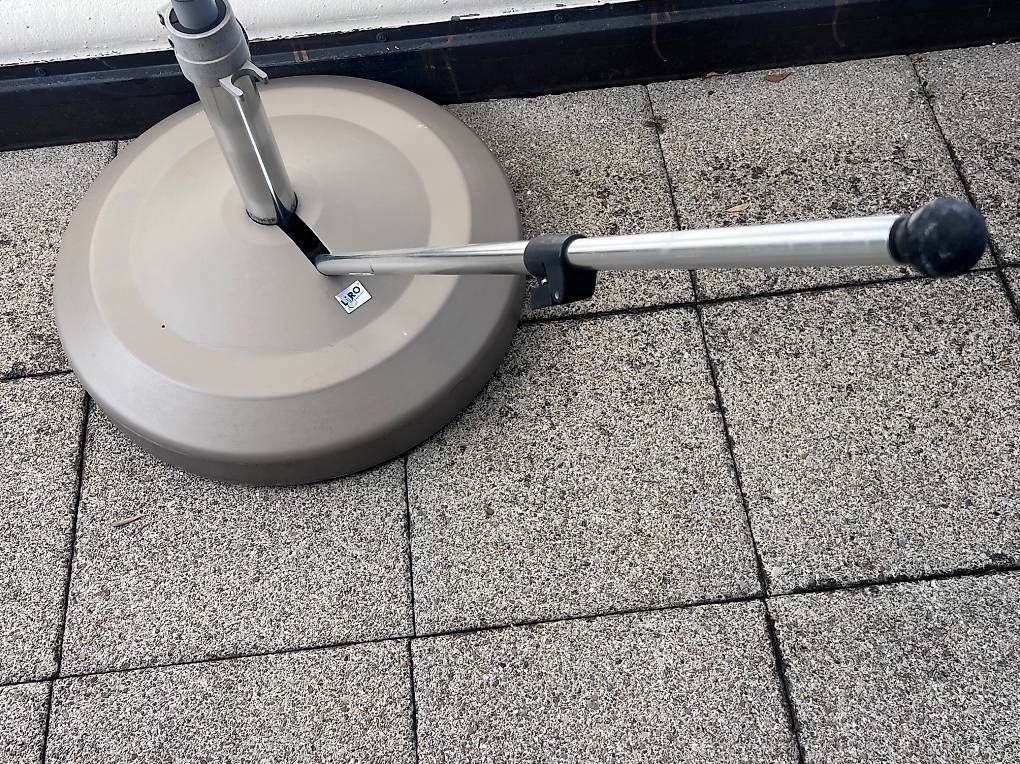 Sonstiges: LiRo Sonnenschirmständer bequem rollbar – Gebraucht aus Dübendorf von Charlie03 2