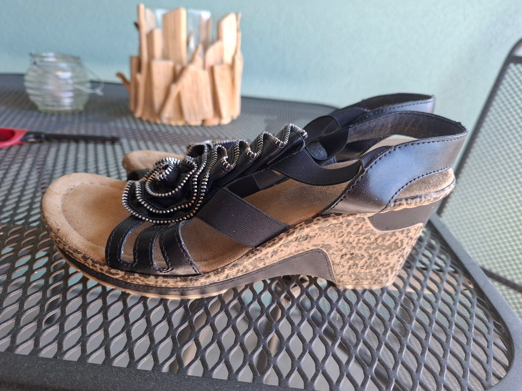 Rieker Chaussures femmes: Schwarze Sandalen mit Keilabsatz, Grösse 38 – D'occasion à Buchs AG par andreaps 1
