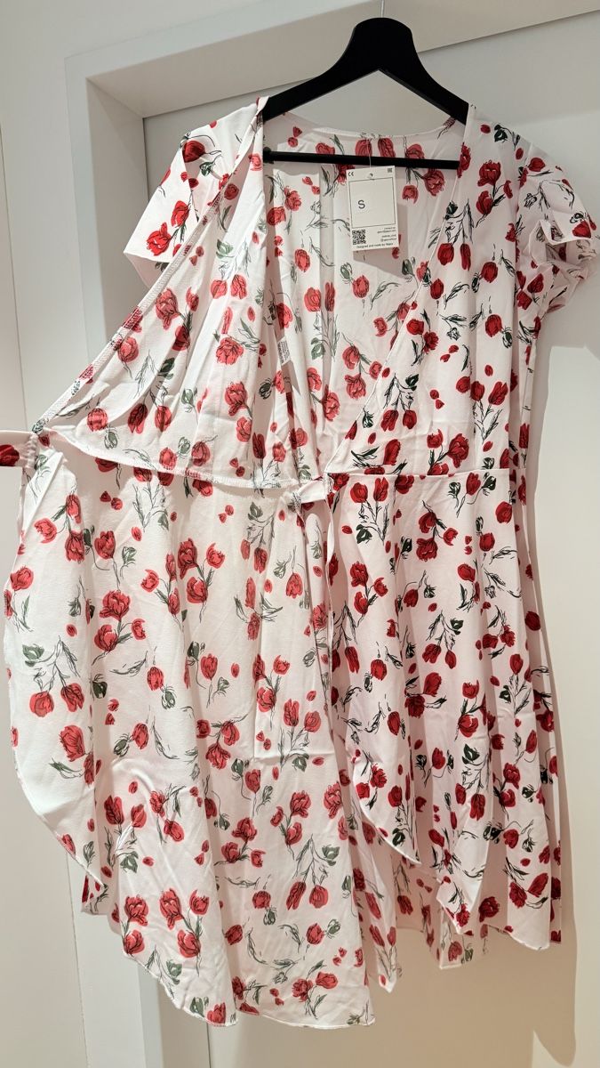 Robes: Sommer Wickelkleid Grösse S NEU – Neuf avec emballage d'origine à Eiken par sanyok700 2
