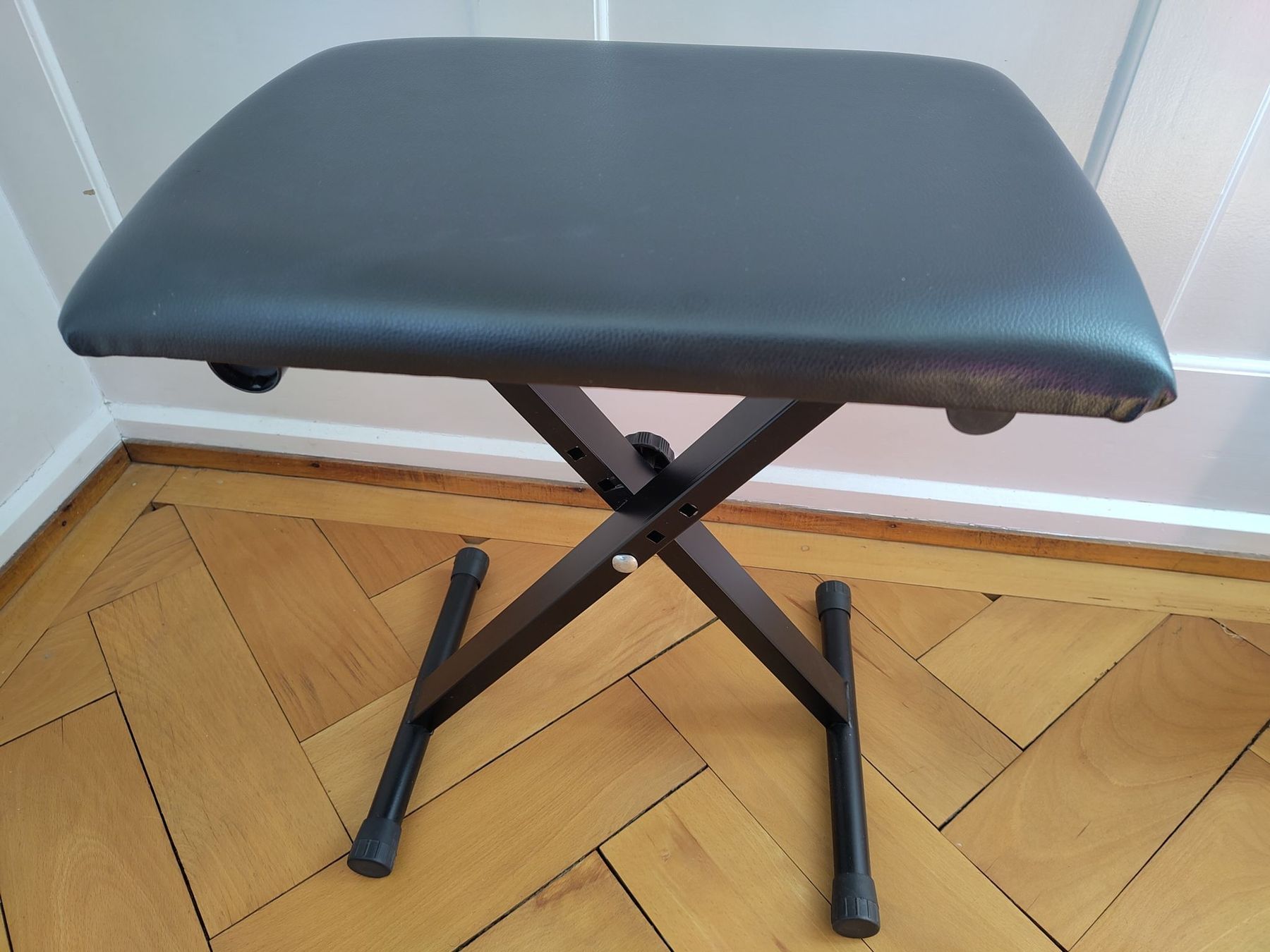 Tabourets: Keyboardhocker verstellbar schwarz – D'occasion à Winterthur par ungatoverde