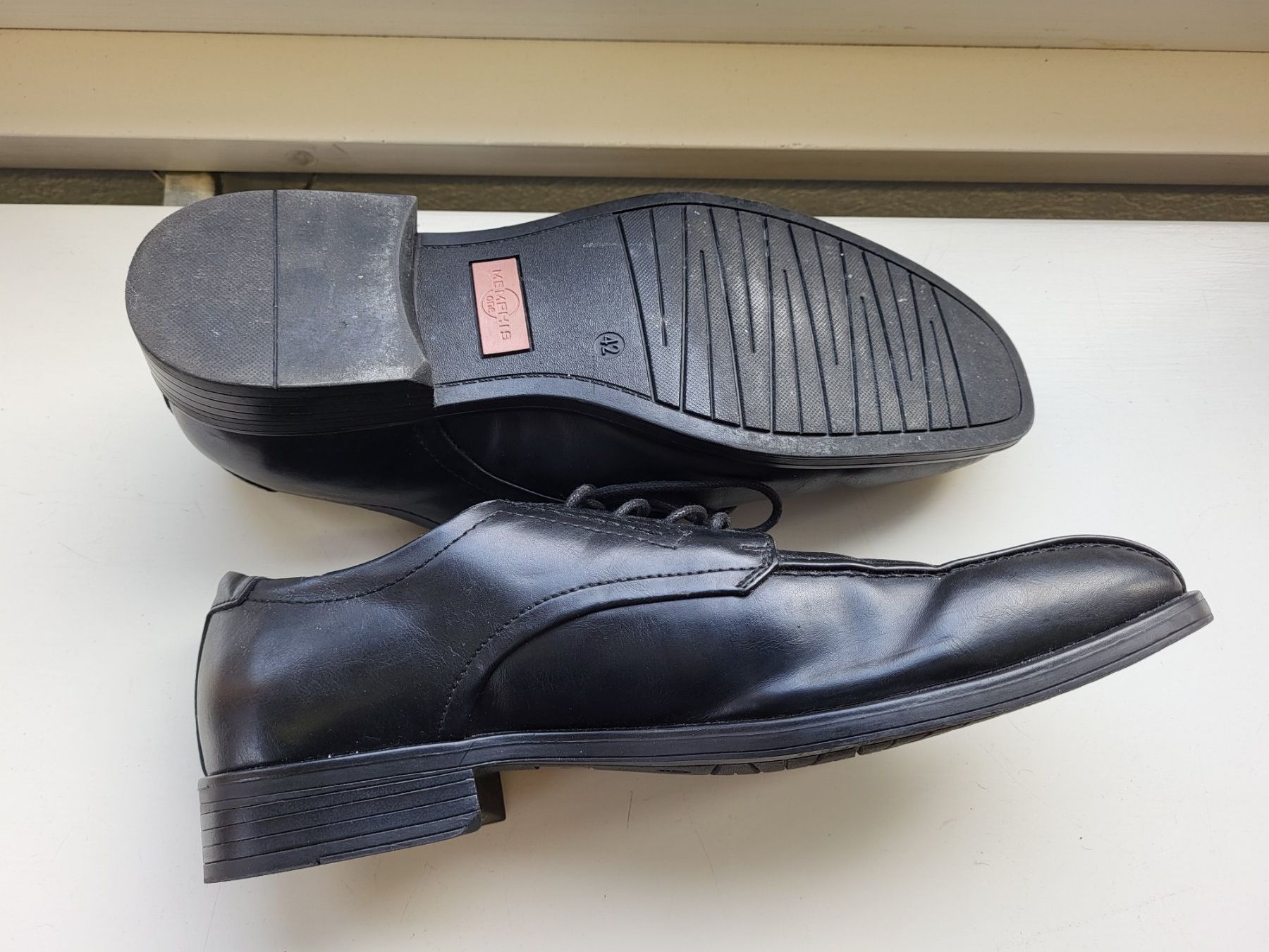 Chaussures hommes: Memphis One Businessschuh Grösse 42 – D'occasion à Brügg BE par POU-BELLE 1
