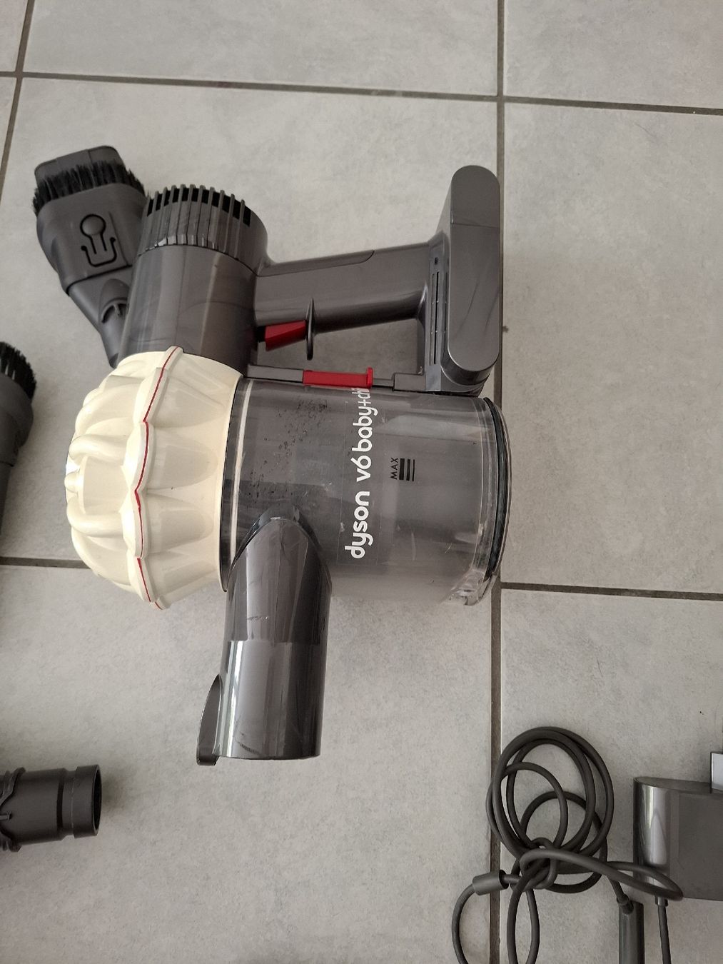 Dyson Aspirapolveri & Accessori: 2x Dyson V6  – Usato da Fully venduto da Taaat 6