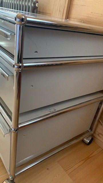 USM Eléments de bureau: Rollcontainer USM silbergrau – D'occasion à Winterthur par remdeiw 2