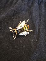 Broche émaillée style Gucci en métal plaqué or