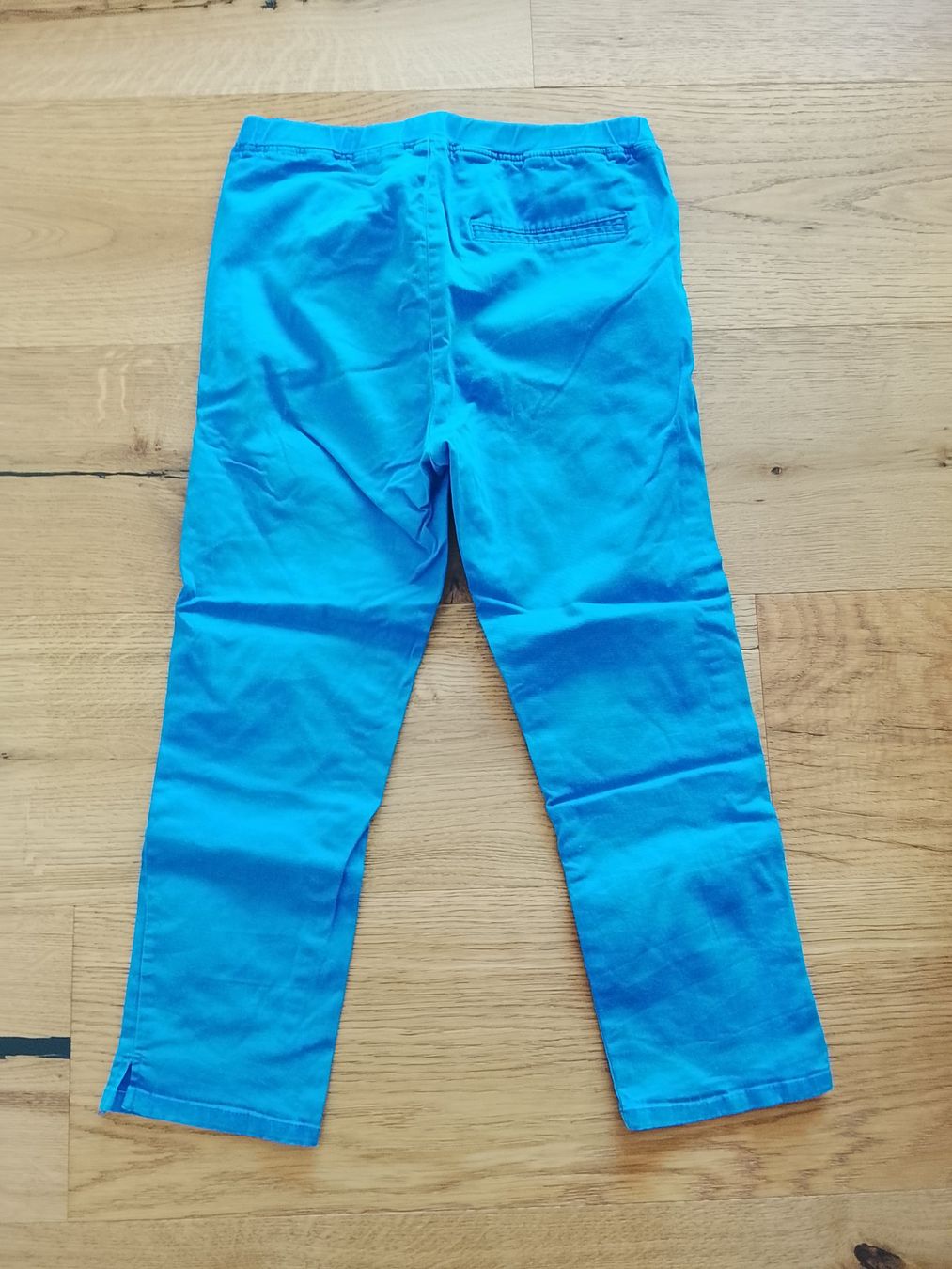 Uniqlo Pantaloni: Kinderhose Gr.135-145cm – Usato da St. Gallen venduto da Fluros 1