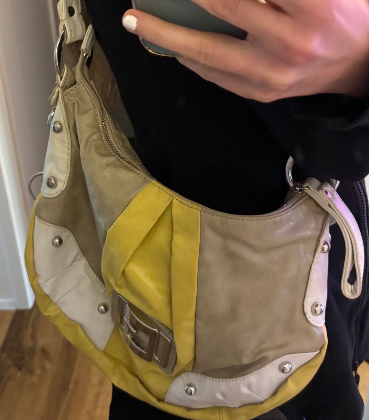 Guess Borse da donna: Guess Vintage Tasche Y2K – Usato da Bern venduto da LoveVintageY2K 8
