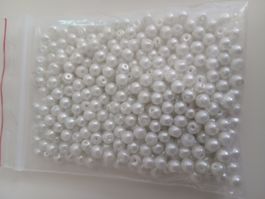 Glasperlen zum Schmuck basteln 