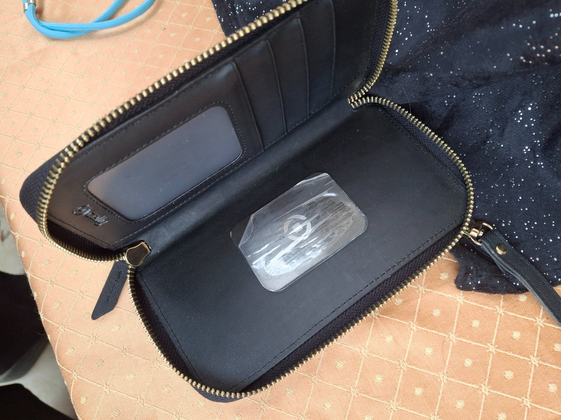 Altro in  Abbigliamento & Accessori: Damen Leder Visakarten- & Handytasche CELLY schwarz – Nuovo (secondo la descrizione) da Münchenbuchsee venduto da babilibern 2