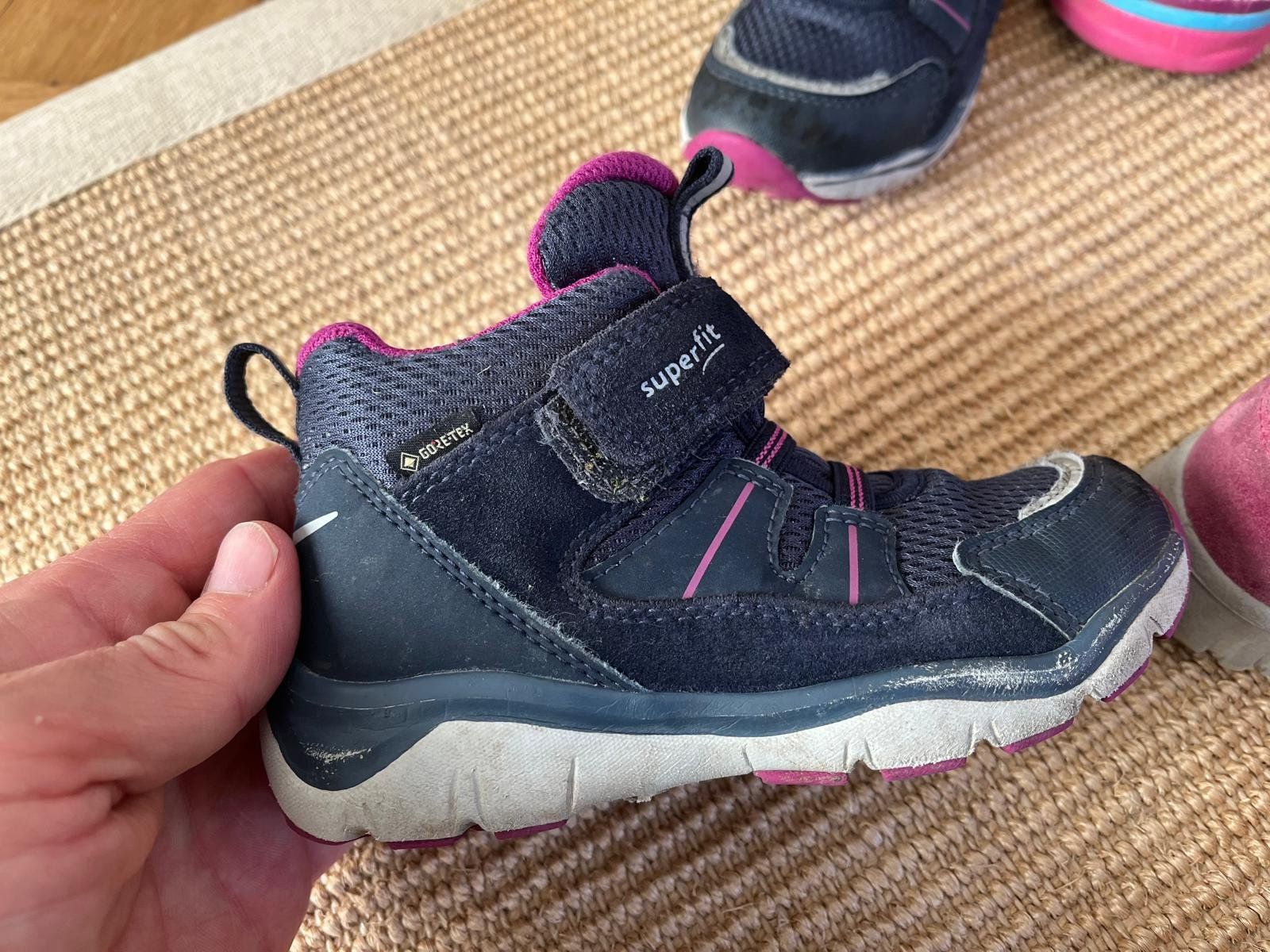 Scarpe per ragazze: Schuhpaket Mädchen Gr. 27 – Usato da Luzern venduto da Kohlsuppe 2