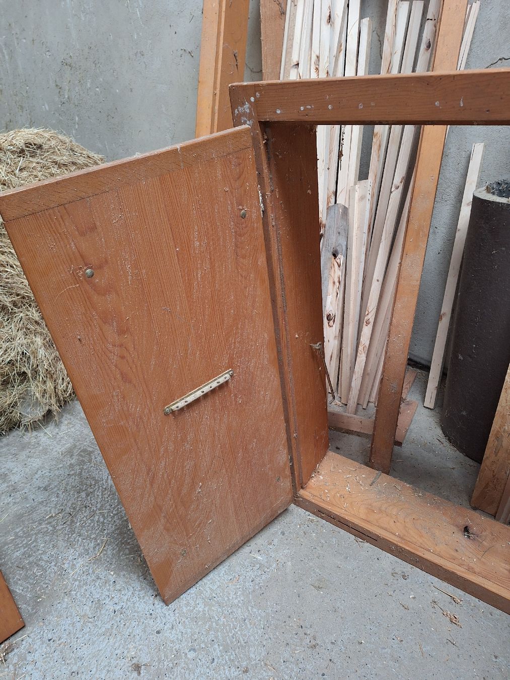 Fensterläden: Holz Rahmen mit Fensterläden – Gebraucht aus Eptingen von Bobbl1 1
