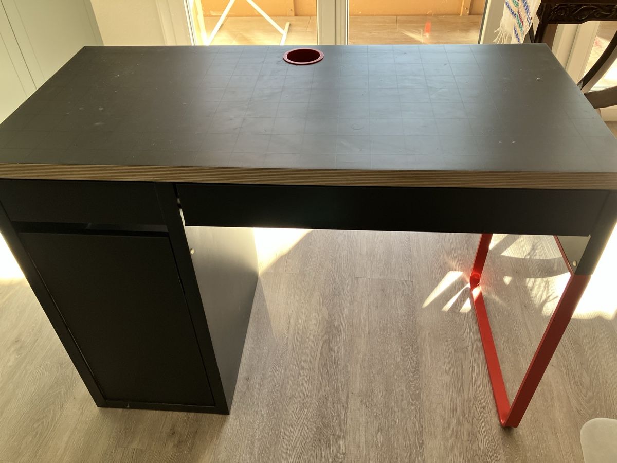Scrivanie: IKEA study desk (Micke) – Usato da Volketswil venduto da Peony123 2