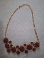 Collier fantaisie doré, style moderne, parfait pour l'été!