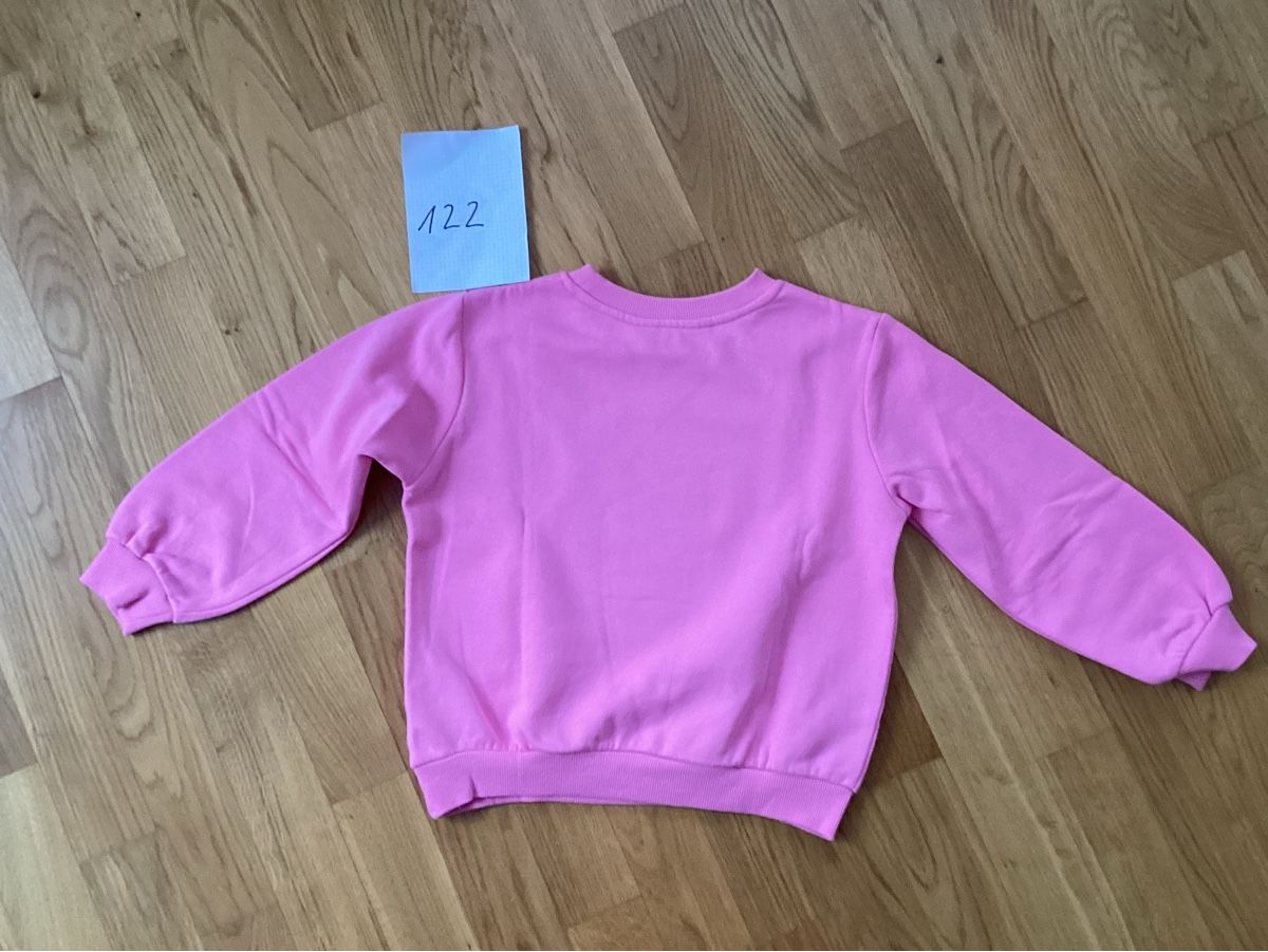 H&M Maglioni & Felpe: H&M Pulli mit Einhorn 🦄 , Grösse 122/128. – Usato da Arlesheim venduto da Swiss_family 1