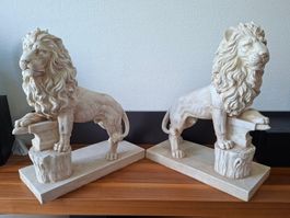 2x Löwenstatue 50cm, cremeweiss, Blick links + rechts