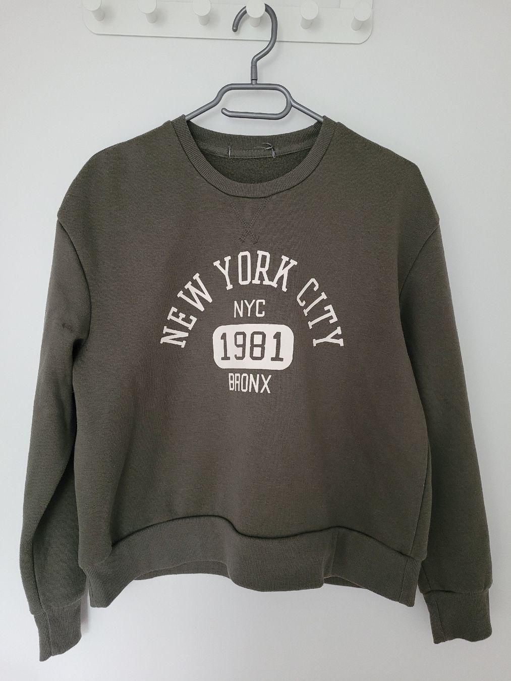 Maglioni & Felpe: Khakifarbener New York City Pullover, Grösse S – Usato da Bennau venduto da Moonshine_68