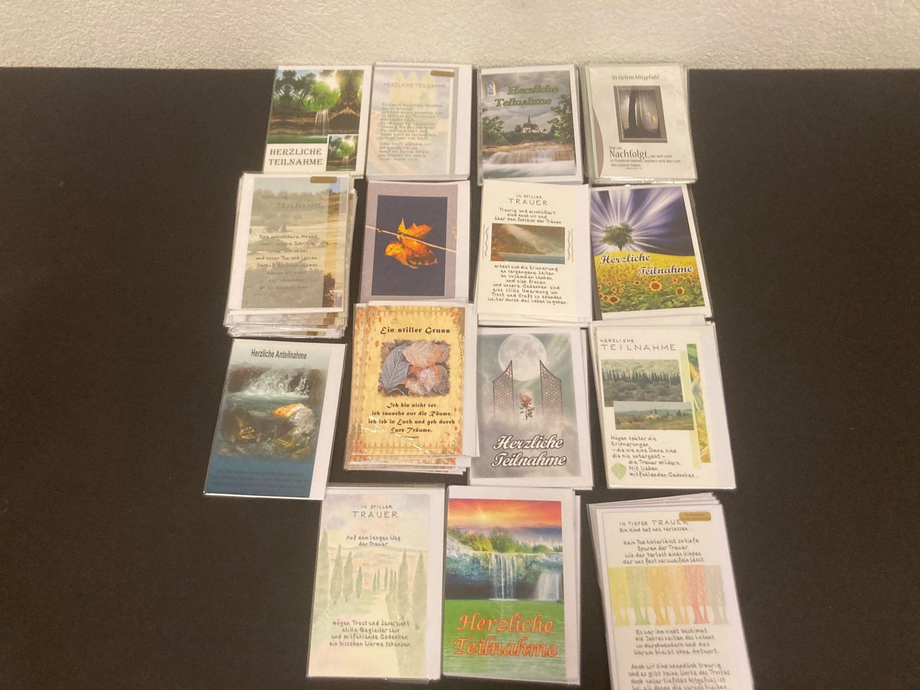 Cartoline: Restposten, Trauerkarten 100 Stück inkl Couvert – Nuovo e nell'imballaggio originale da Neuenhof venduto da jorogo 1