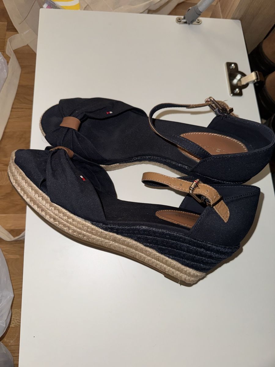 Tommy Hilfiger Scarpe da donna: Tommy Hilfiger Espadrilles – Nuovo (secondo la descrizione) da Goldach venduto da ami_2kwl 1