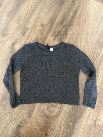 Dunkelgrauer Strickpullover