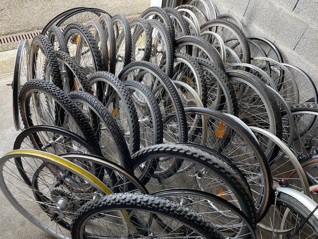 Ersatzteile: lot de roues vélo 26' et autres – Gebraucht aus Ursy von DK8 1
