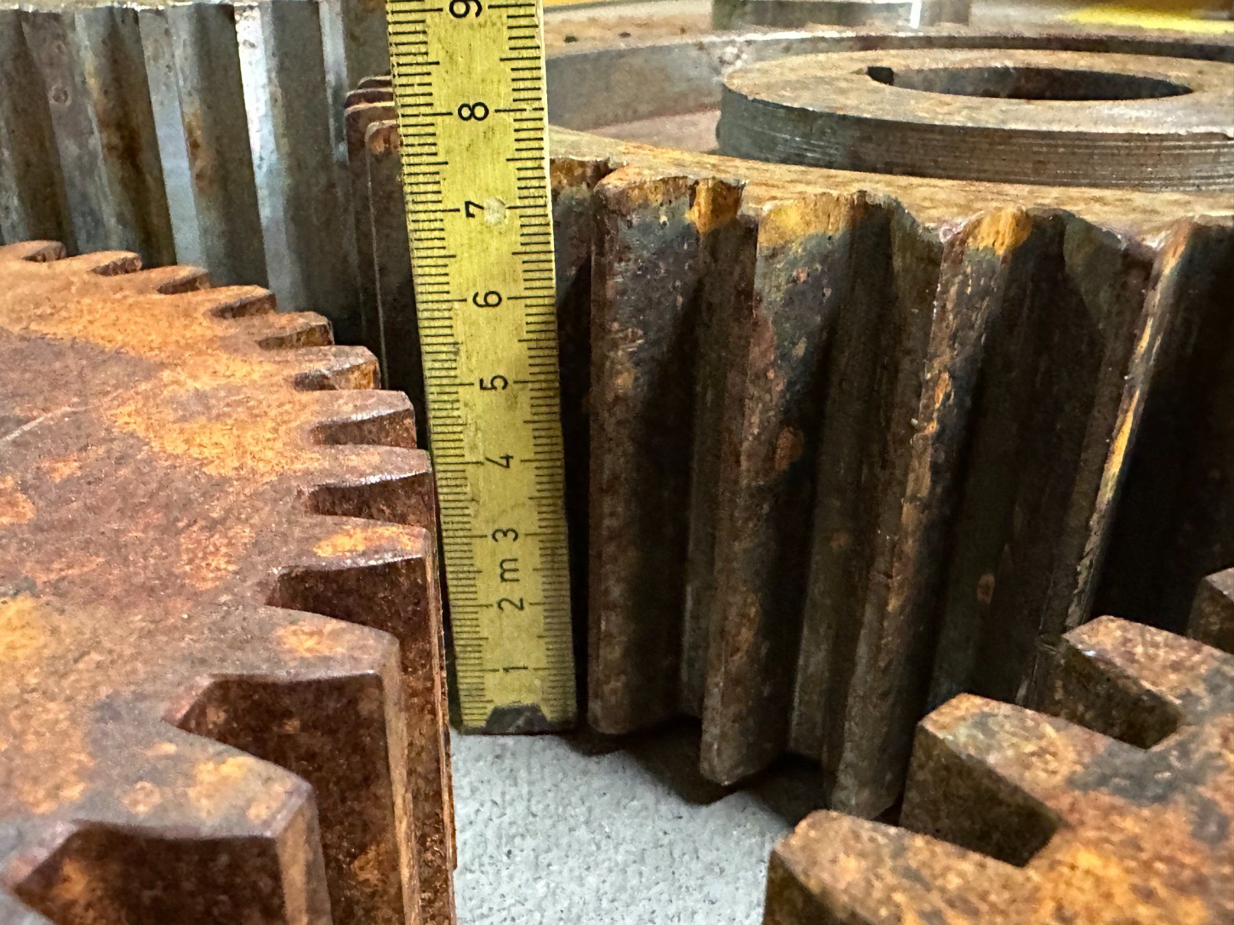 Zahnräder: Zahnräder Metall Rost verschiedene Grössen – Gebraucht aus Luzern von Lager6640 6