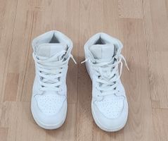 Baskets Nike Air Jordan 1 blanc taille 40 