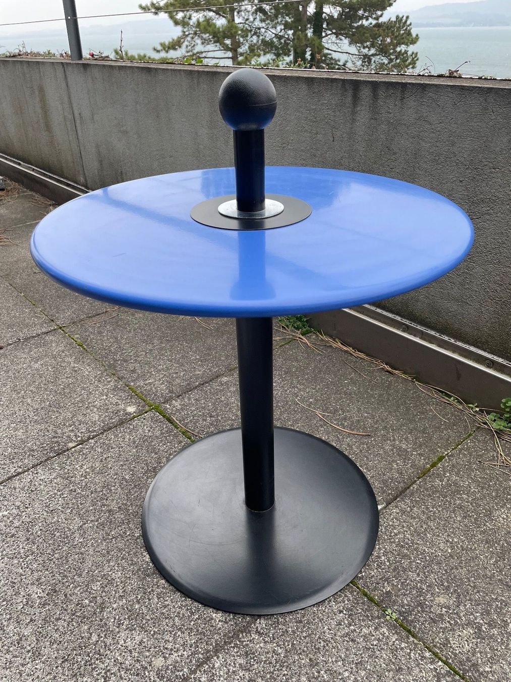 Tavoli: Table d'Appoint Vintage Bleue en Métal – Usato da Vallamand venduto da Bricbracbroc82 2