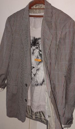 jaquette M grandeur 50 avec tshirt M offerte