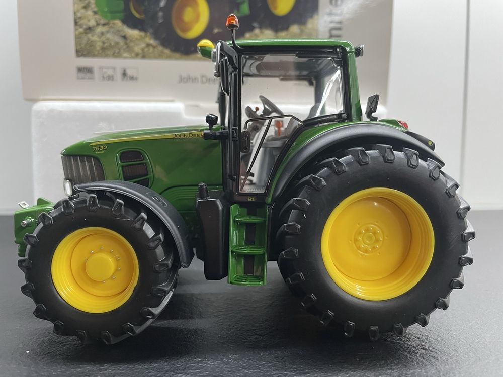 WIKING, JOHN DEERE 7530 avec chargeur, échelle 1/32, WIK877461